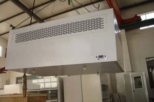 潔凈層流罩有風(fēng)機內(nèi)裝和風(fēng)機外接兩種，安裝方式有懸掛式和落地支架式兩種